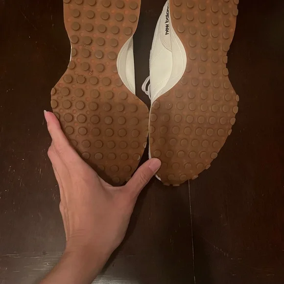 New Balance White and Black Athletic Shoes. Size 8 - Picture 3 of 7